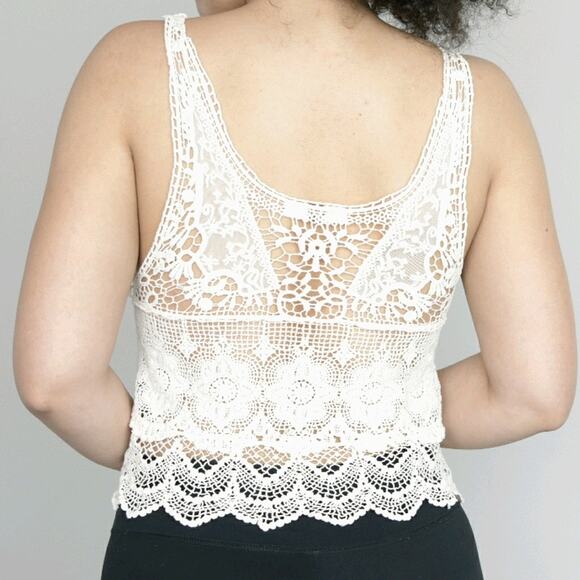 Issi  Crochet Top Small - Picture 2 of 5